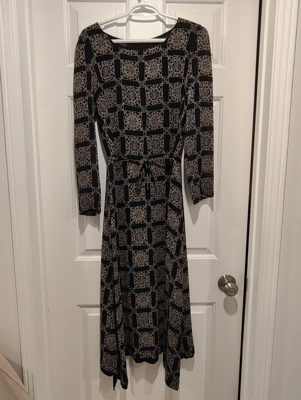 Long sleeve dress with pattern